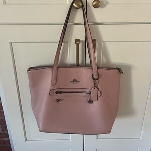 Pink Coach  tote with matching wallet. Barely used. Great condition.